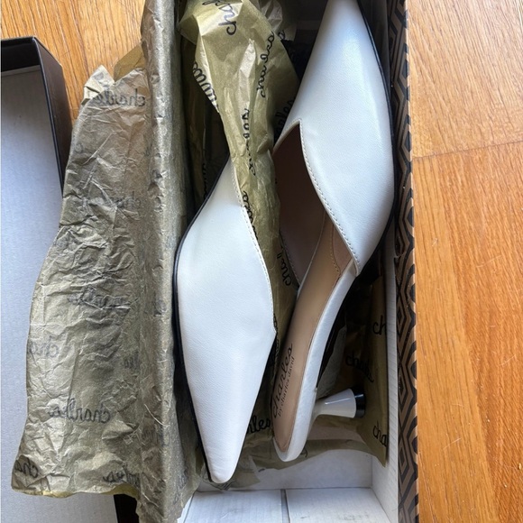 Charles David Cream Mules with Unique Heel size 7.5 - Picture 2 of 5